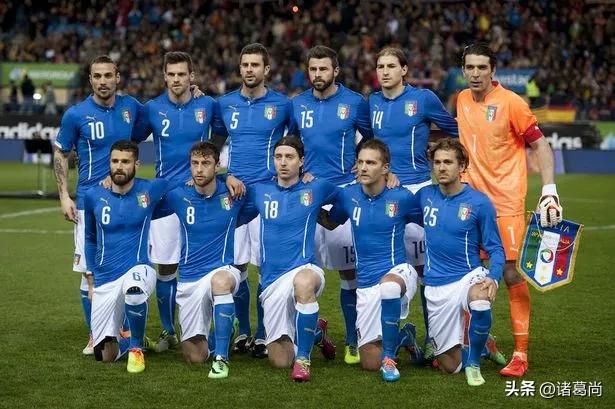 曾经的男模军团，意大利世界杯球服变革