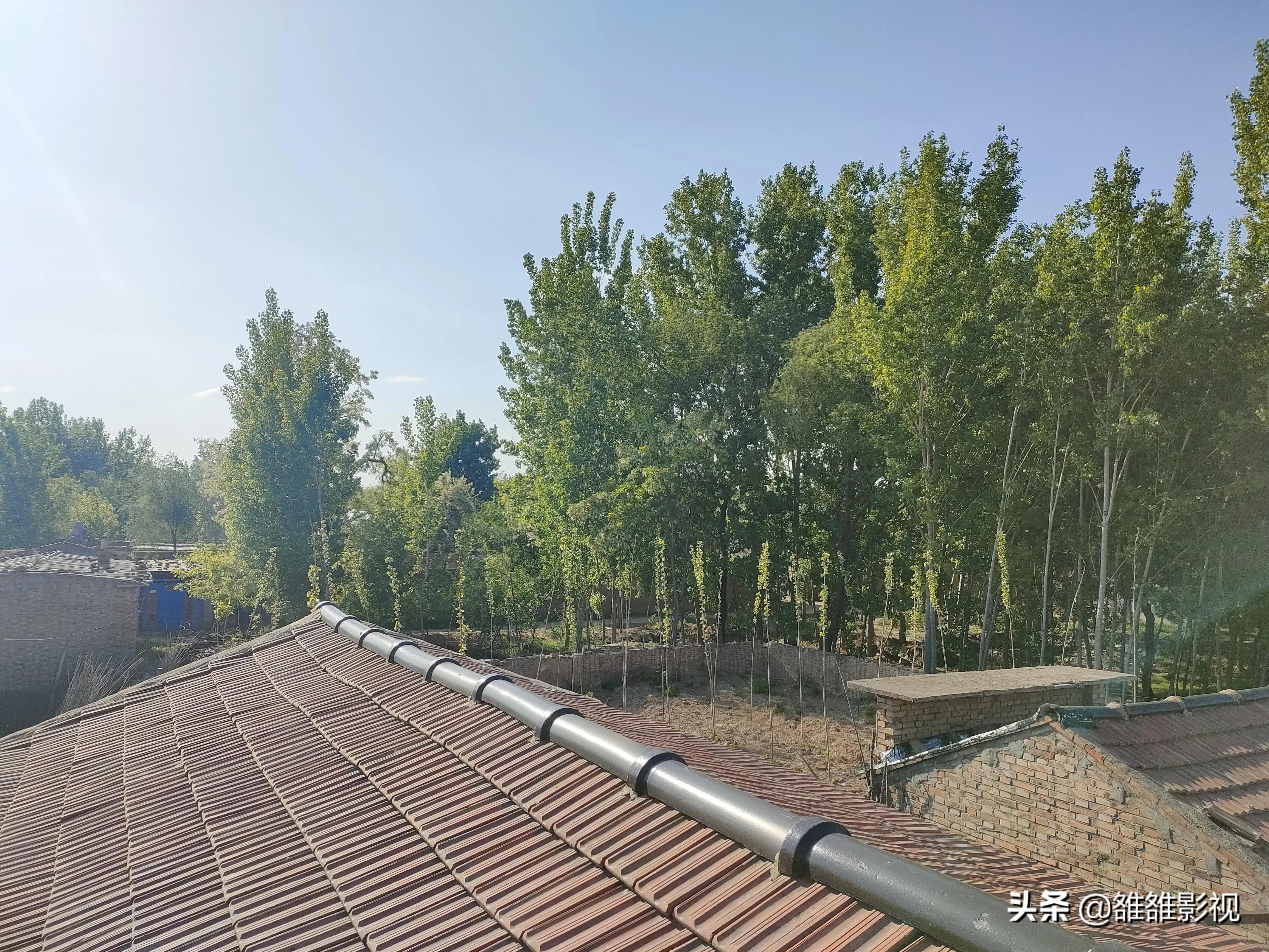 烟囱漏水严重,给它上个保护措施