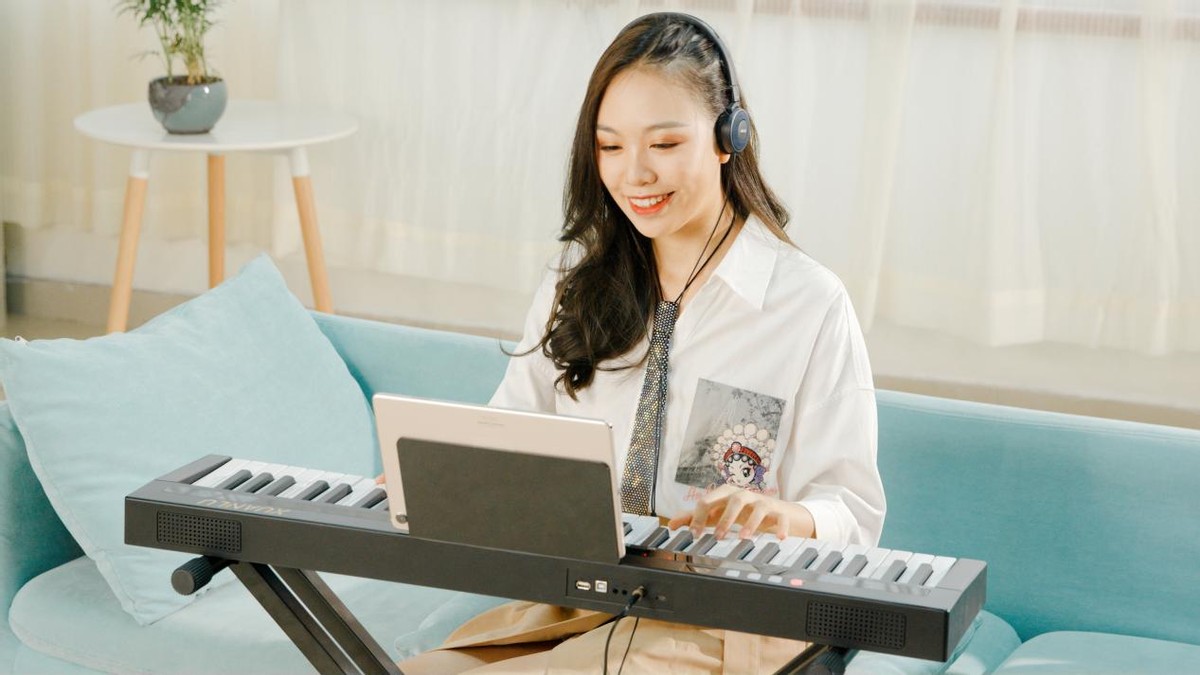 电钢琴不适合孩子练琴,学琴入门专用电钢琴好吗