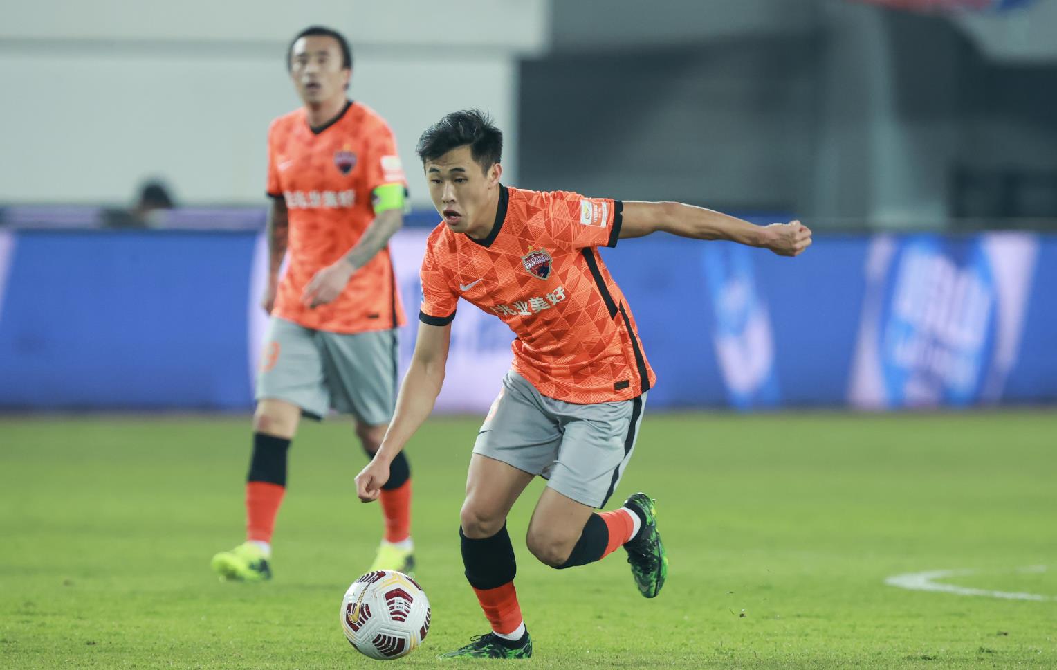 中国男足今晚亮相亚洲杯,中国男足新帅最新消息