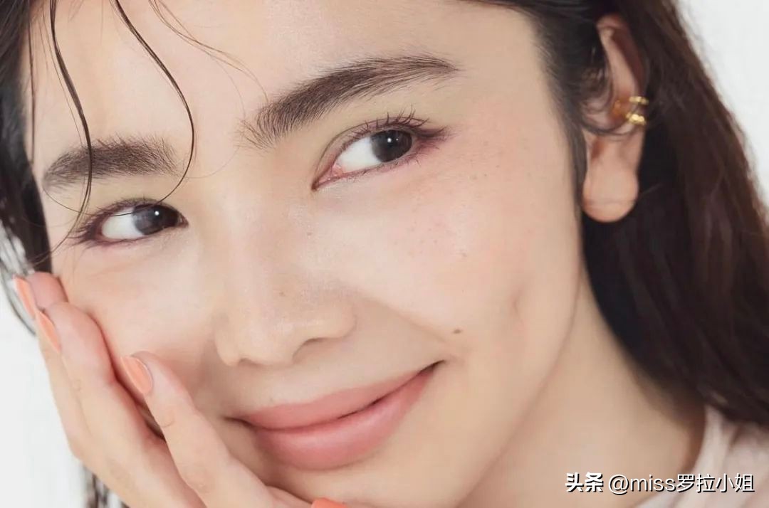 除了护肤品还有什么化妆品好,除了护肤品还能用什么保湿