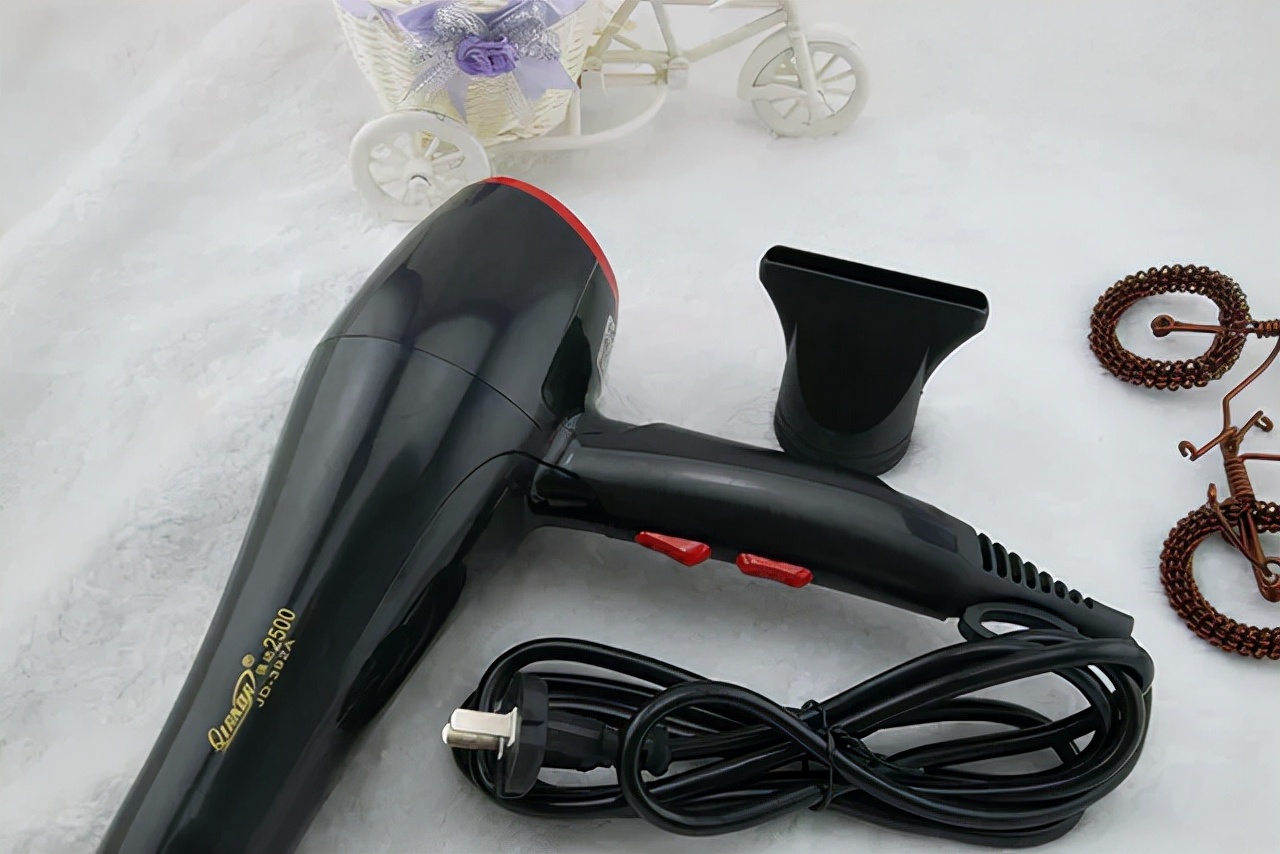 电吹风引发火灾视频,什么电吹风经济又实用