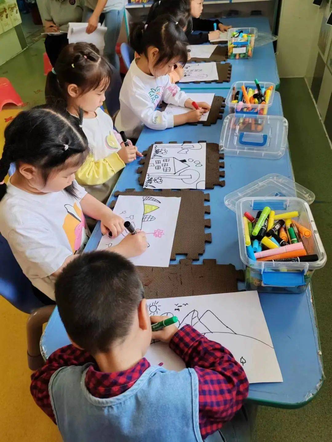 “戏”动童年，“域”见未来——诺亚舟开心果幼儿园区域活动