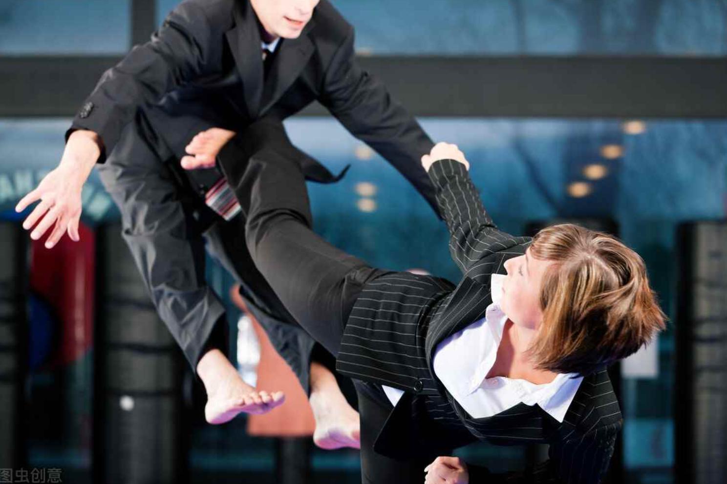 中国式互殴与正当防卫有什么区别,民法典正当防卫和互殴的区分标准