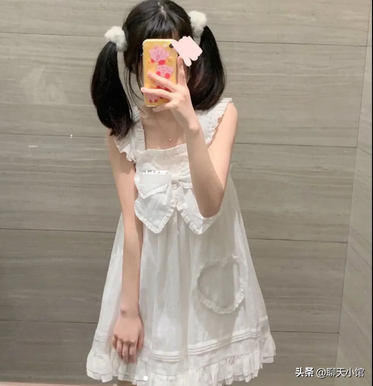 女网红优衣库迷惑行为引群嘲,优衣库童装试穿博主吐槽