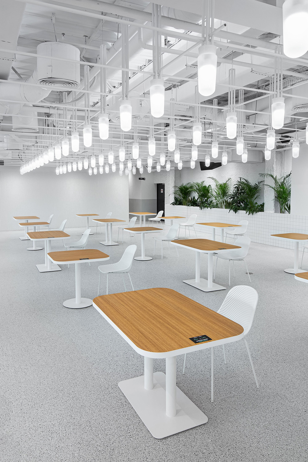 自由畅想云科技公司SQUAD基辅总部大楼设计欣赏