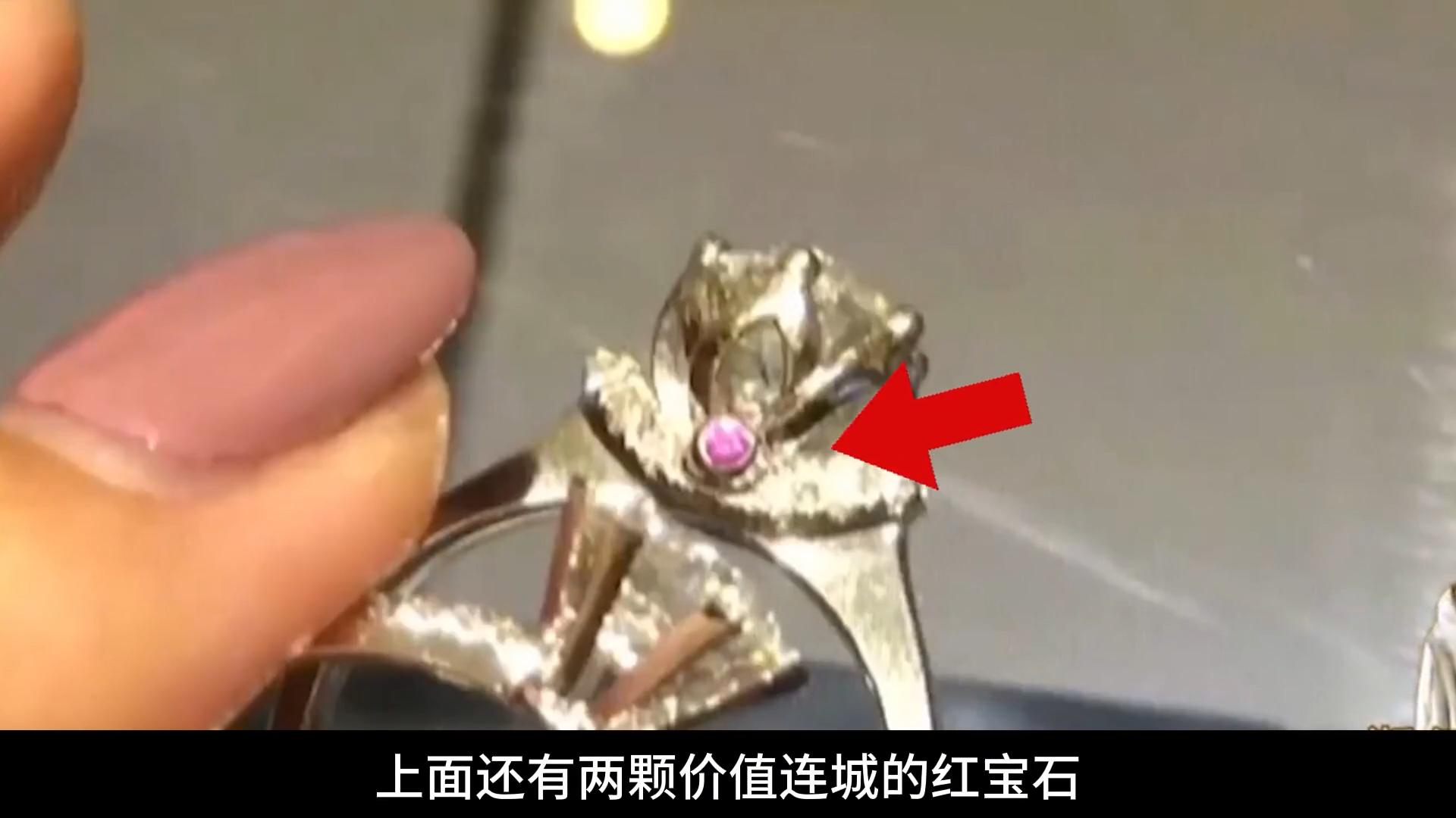 海底捞吃火锅费用,海底捞吃火锅十几个人吃了1800多