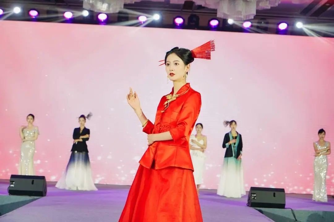 周六福的商业策略,周六福新品发布会完整版