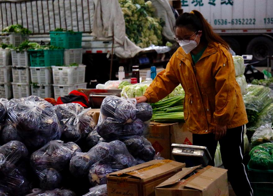 放心菜篮子供应充足,九鼎农贸市场菜篮子