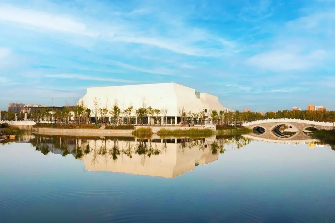 【我家门前有条河】藏不住了！初夏必须去打卡的“森林小城”，有着最让人向往的生活！