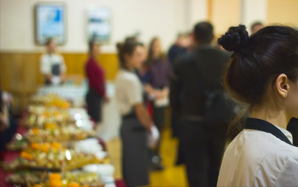 女生急性胃肠炎发生的腹痛,女人得急性肠胃炎送医院