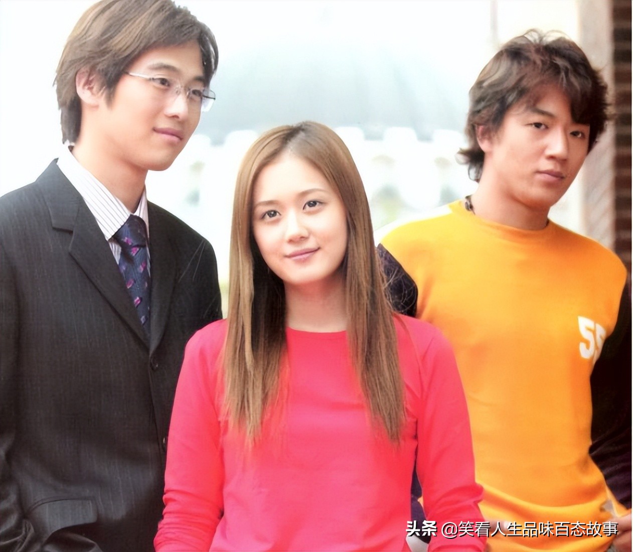 童年女神张娜拉晒猫照依旧童颜,38岁张娜拉罕见晒素颜照