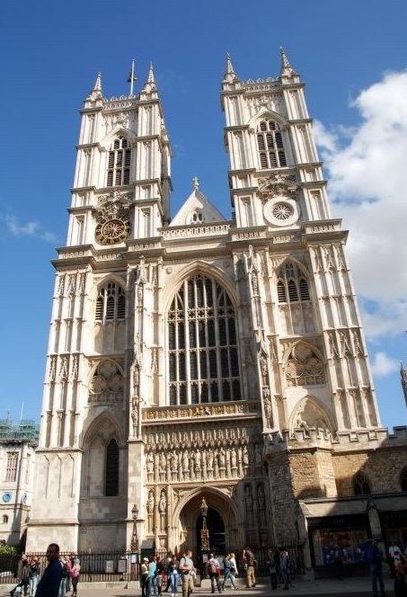 我是尖的，戳破天的那种！——哥特风格