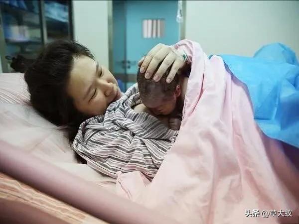 不值得!一女子剖腹产后发烧,被丈夫大骂:她疼她死,关我屁事!