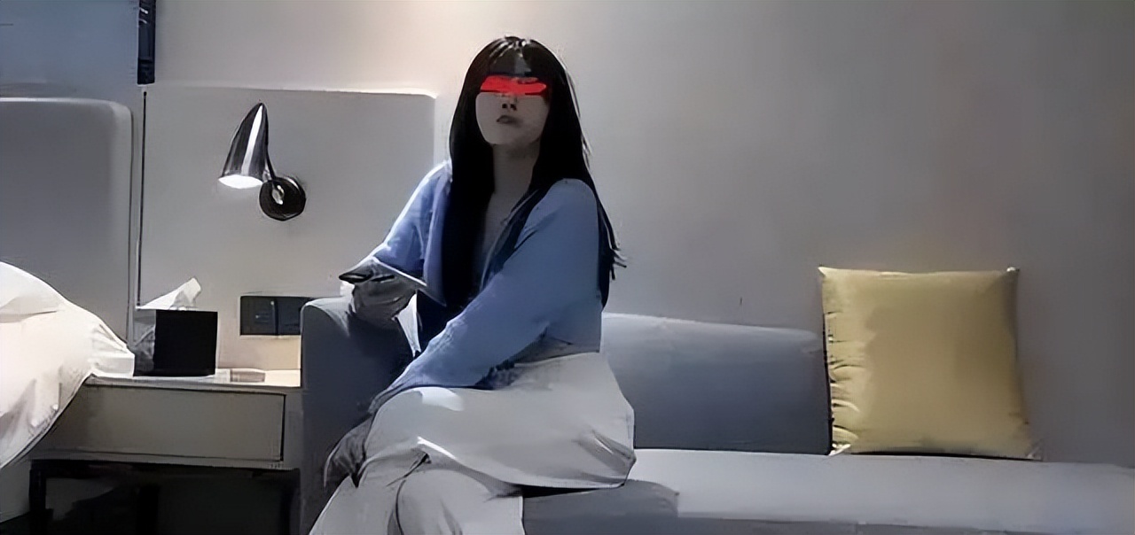 青年男导演拍摄小黄片,每集投资3万,男女主:快给我们拍吐了