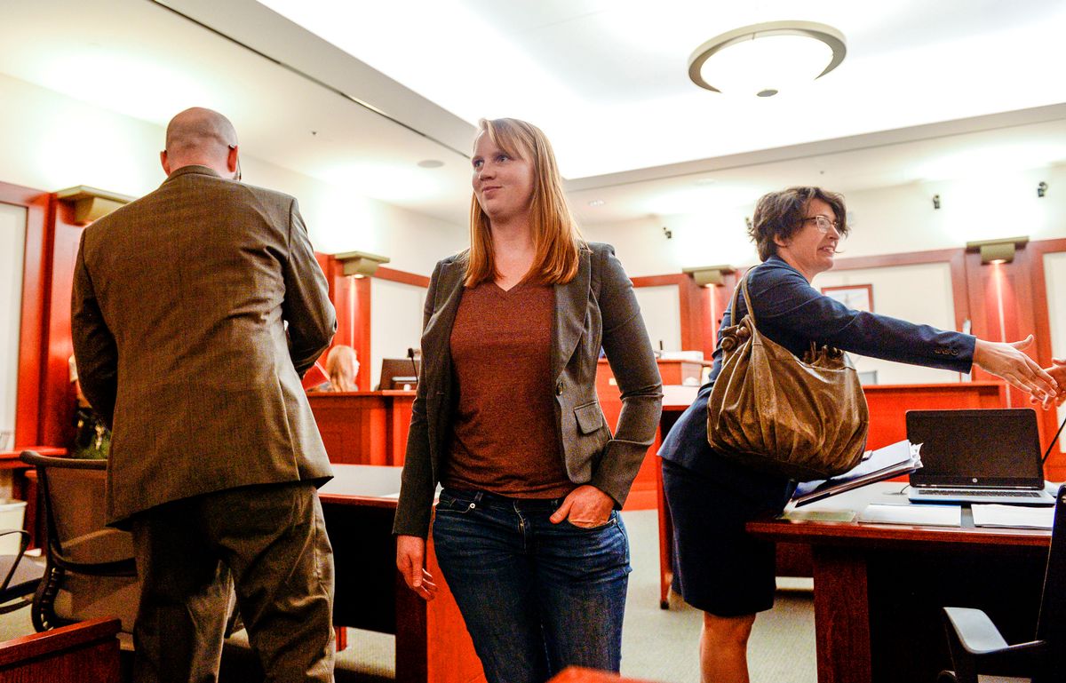 女子因在家中赤裸上身而被捕，或将面临监禁，律师表示这十分荒谬