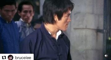 李小龙被神话还是确实有实力,李小龙被群众演员打脸片段