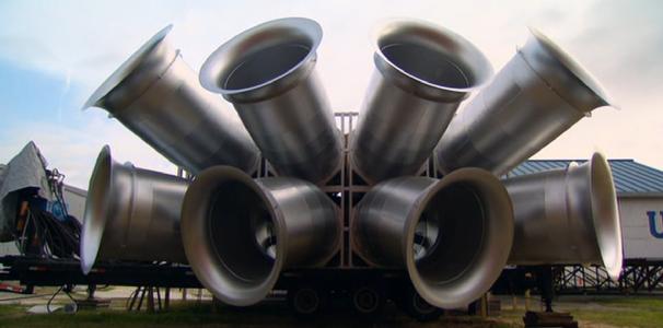 据说台风的时候，要把家里的窗户都打开，这样可以减小风的阻力