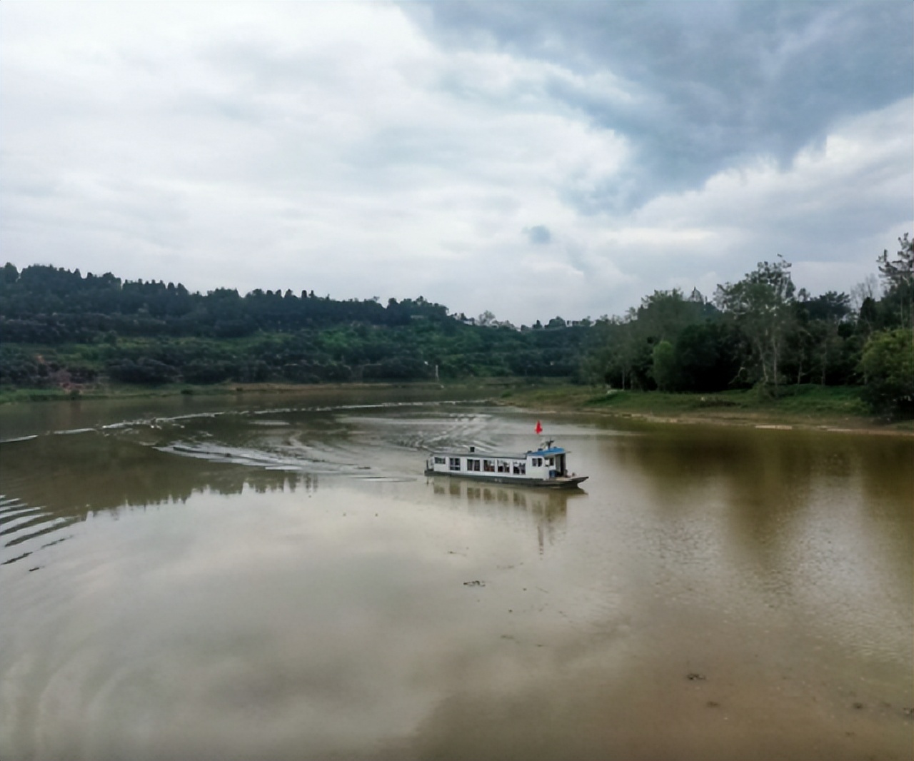 四川走失33年男孩和父母相认,寻人节目四川8岁男孩丢失40年