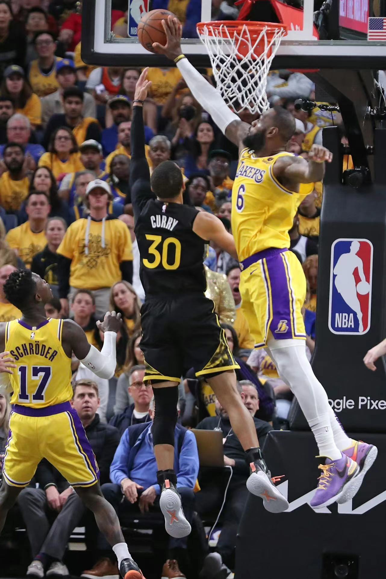 从持球大核变为3D球员!湖人逆袭该谢詹皇,连追梦都惊讶他的改变