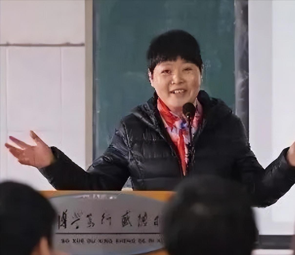 湘潭大学女教授和校门口摆摊的丈夫，女教授：他都是为了我