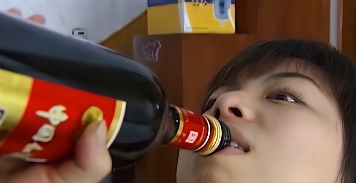 湖南女孩刘静千杯不醉喝酒像喝水,酒神刘静现在怎样