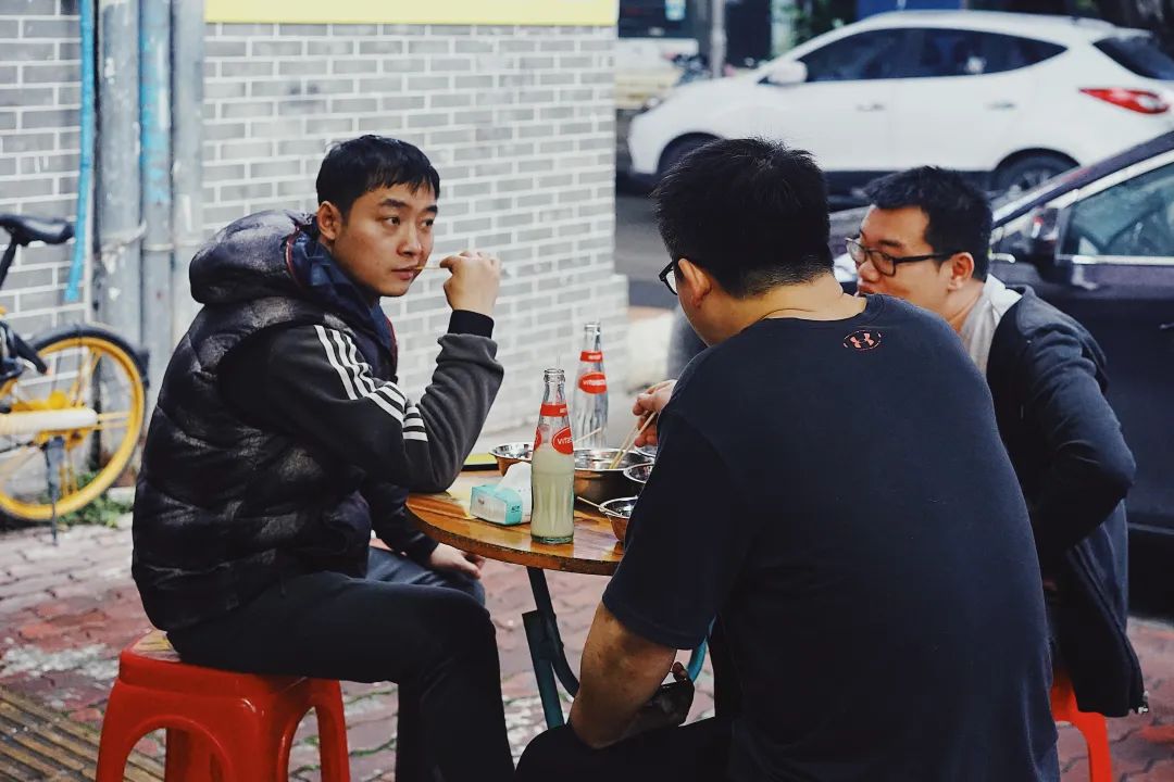 奇了怪了，究竟是什么宝地让广州老饕们也净爱往这钻？