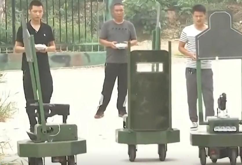 北京平民小伙造出单兵战术机器人,中国最先进军用作战机器人视频