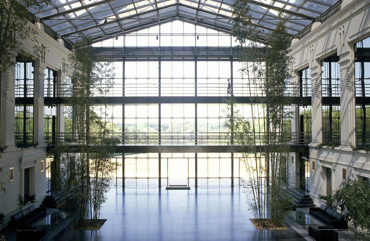 扔向俄罗斯的“金融*弹核**”SWIFT，它的总部是座怎样的建筑？