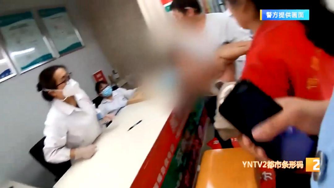 在云南小朋友被蚂蚁咬了怎么办,被蚂蚁咬的男孩完整版