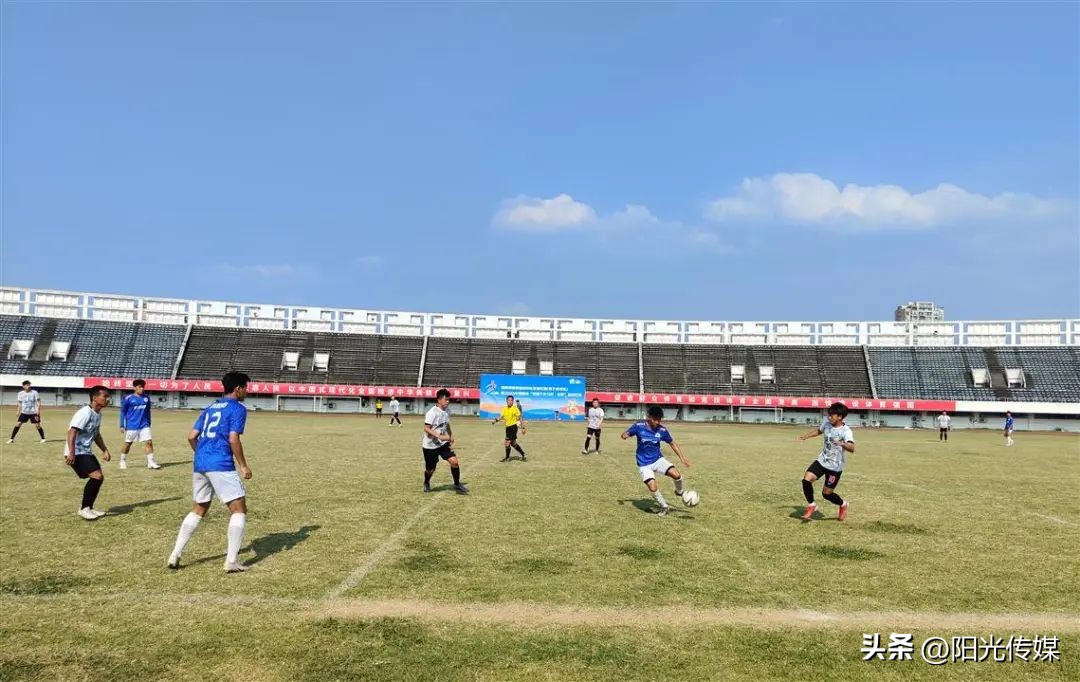 喜讯书院镇首捧足球冠军奖杯,喜讯获奖视频完整版