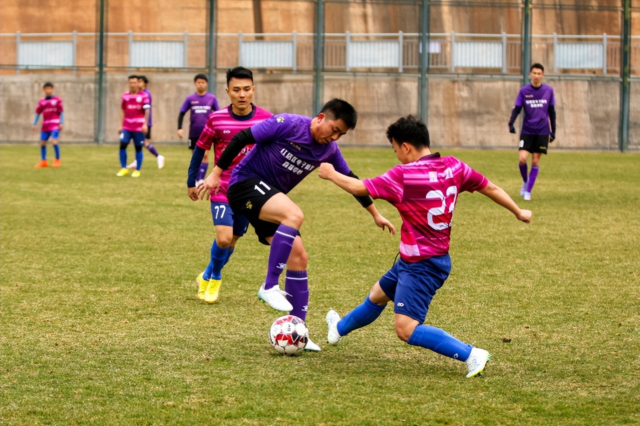 过“足”瘾放开踢云南高标准足球场地助力县域足球赛成功举办