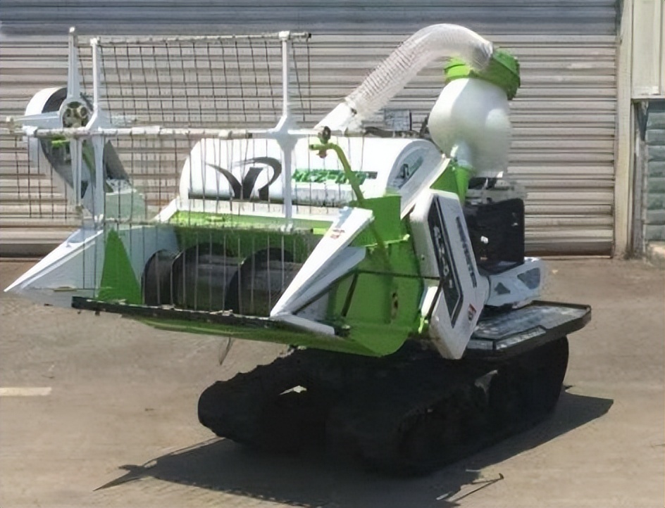 四川的小型收割机多少钱,四川今年收割机行情怎样