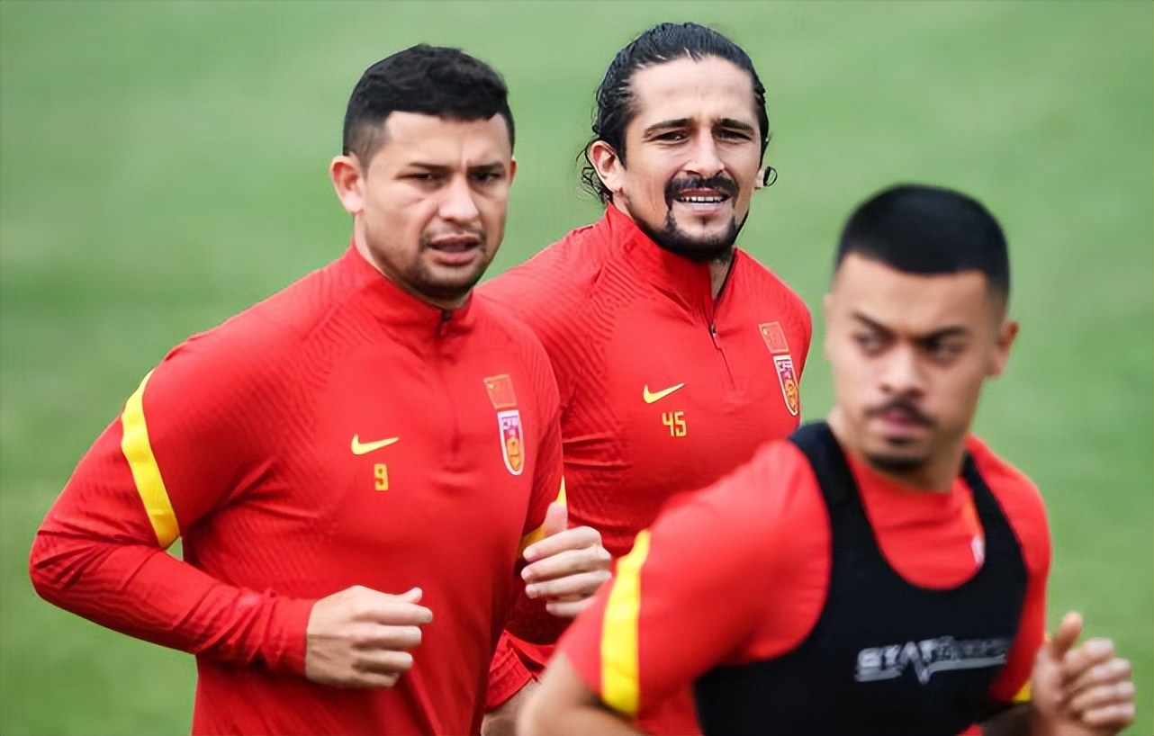 重返中超归化国脚艾克森加盟成都,广州恒大外援艾克森告别