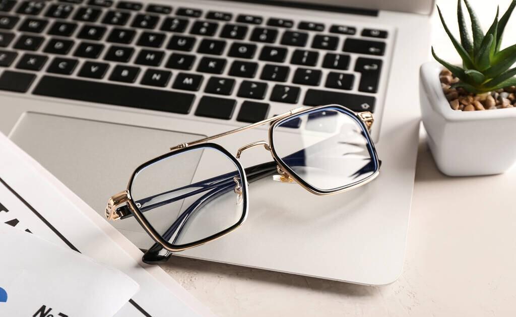 如果眼镜镜片有刮痕了怎么办,眼镜镜片有刮痕怎么办