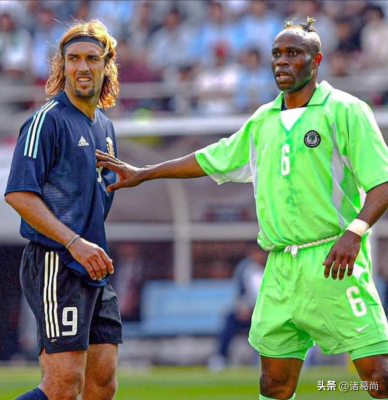 足球帅哥巴乔,巴乔踢球照片