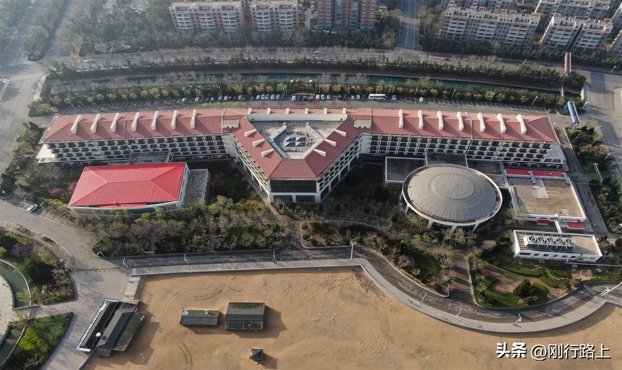 夏日总要去一趟山东龙口月亮湾的海滨沙滩吧