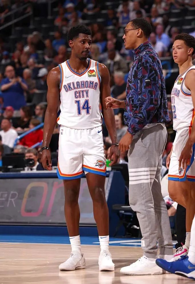 单节22分43分8板3助林疯狂回来了,林疯狂38分全记录