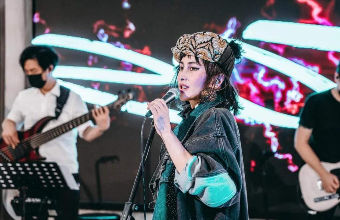 蓝琼缨因为什么去世,赌王二太蓝琼缨传奇的一生