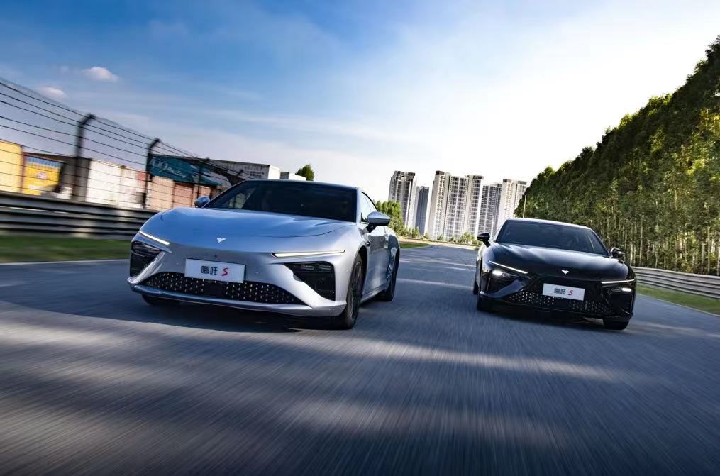 “九城十店共耀星程”——宜昌利驰轩哪吒汽车用户中心盛大开业