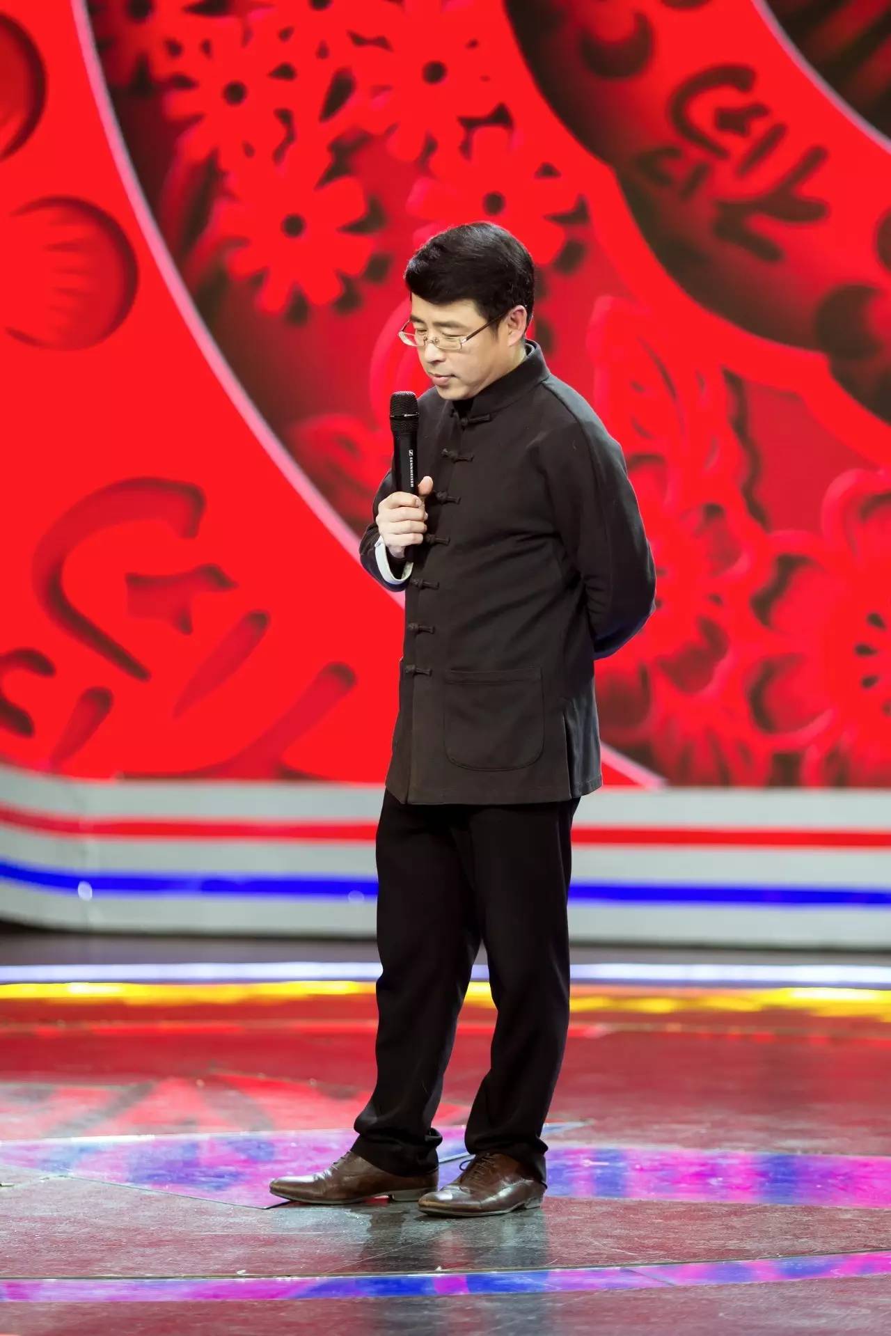 *养包**女大学生，口无遮拦被除名，前央视主持人阿丘现已走向末路