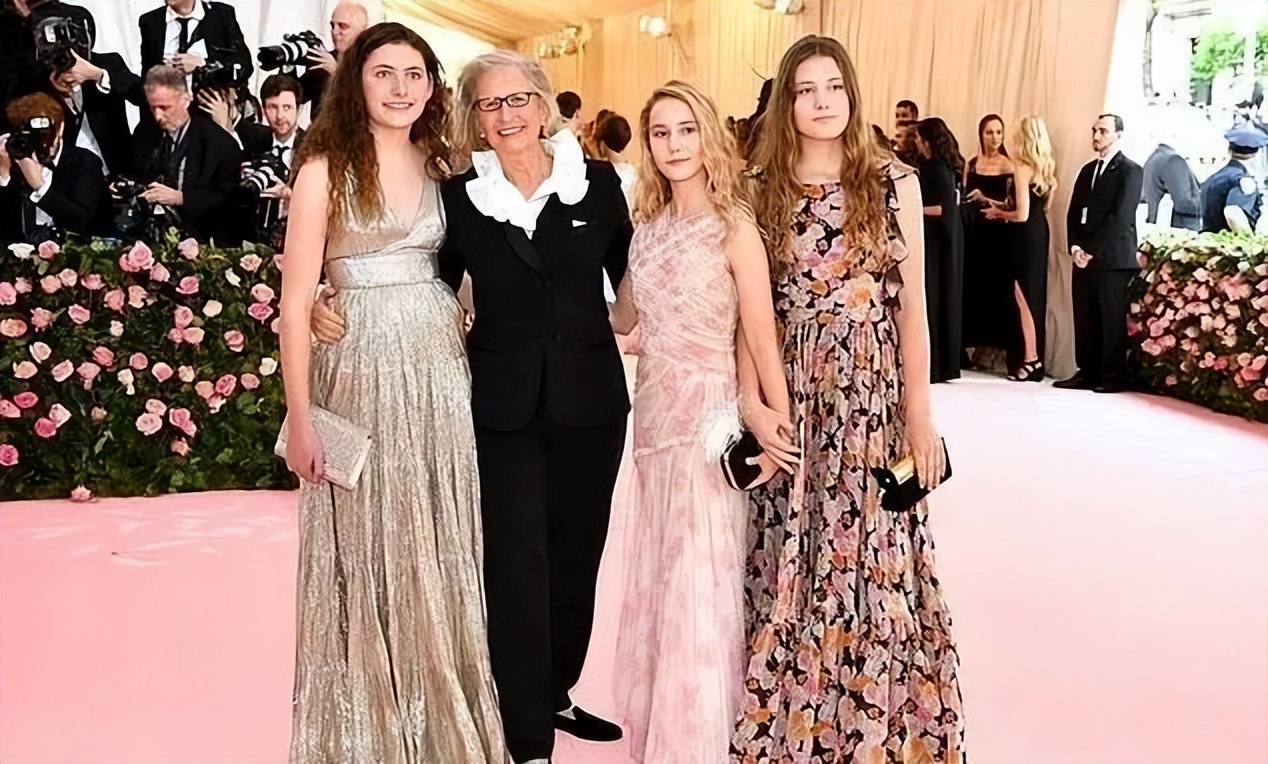 她拍照日薪70万，女王为她摘掉王冠，明星为她宽衣解带还一片难求