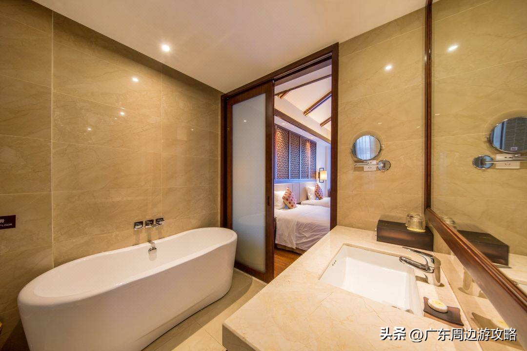 宝晶宫天鹅湖温泉酒店玩水,宝晶宫天鹅湖温泉酒店泳池恒温吗