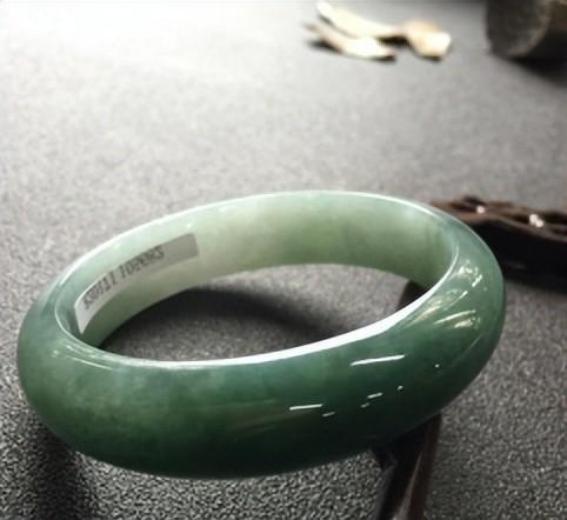 油青蓝水的区别,油青翡翠与危料如何区分