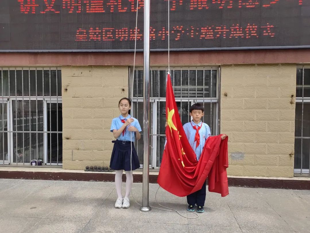 升旗仪式做文明有礼的儒雅少年,小学生文明有礼主题升旗仪式