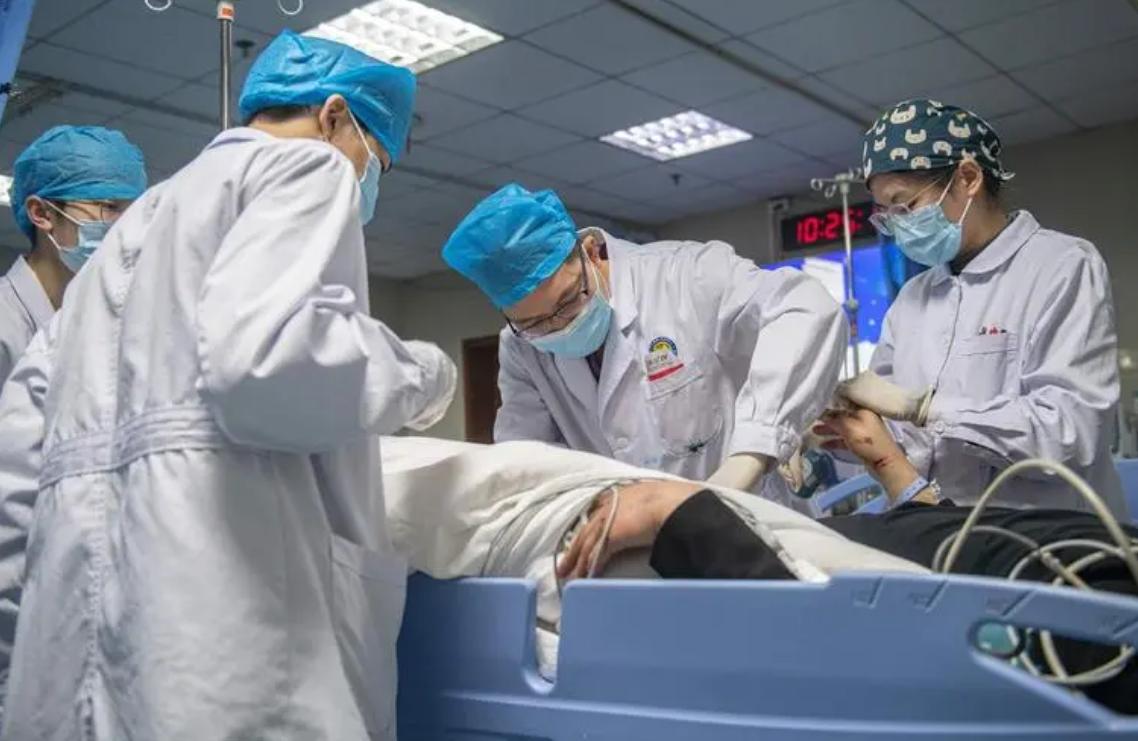 老人晨练撞小孩后续,老太太晨练被撞