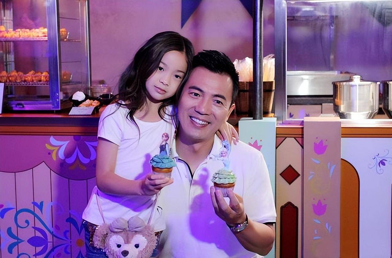 黄健翔为何与前妻离婚,黄健翔离婚案件