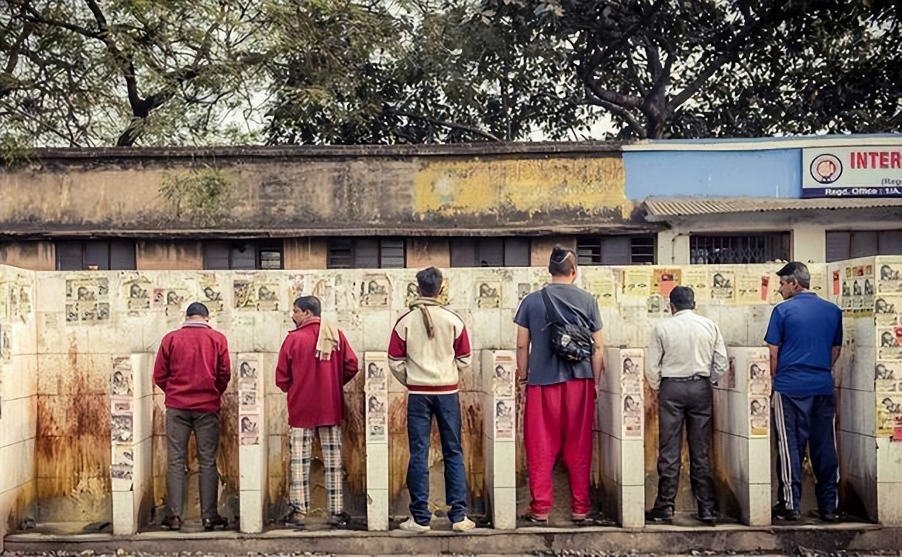 印度人嘲讽中国游客穷，根本不购买东西，到底为什么?