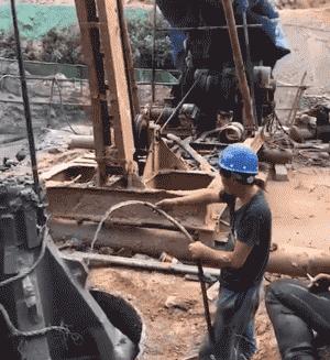 打桩机水鬼捞钻头3d演示,水鬼怎么捞打桩机钻头