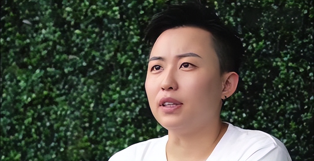 女总裁花50万生下孩子,26岁女总裁生了五国混血